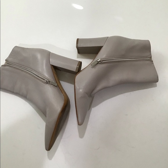 Marc Fisher Ulani Pointed toe grey leather block heel ankle booties size 8 - Picture 2 of 5